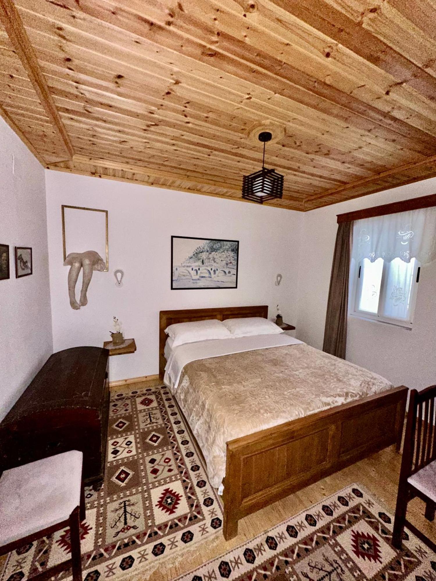 Oda E Skulptorit-Unesco Quarter Berat Exteriér fotografie